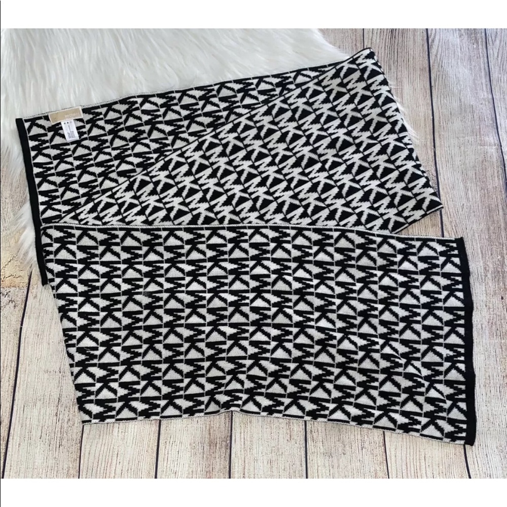 Michael Kors knit scarf